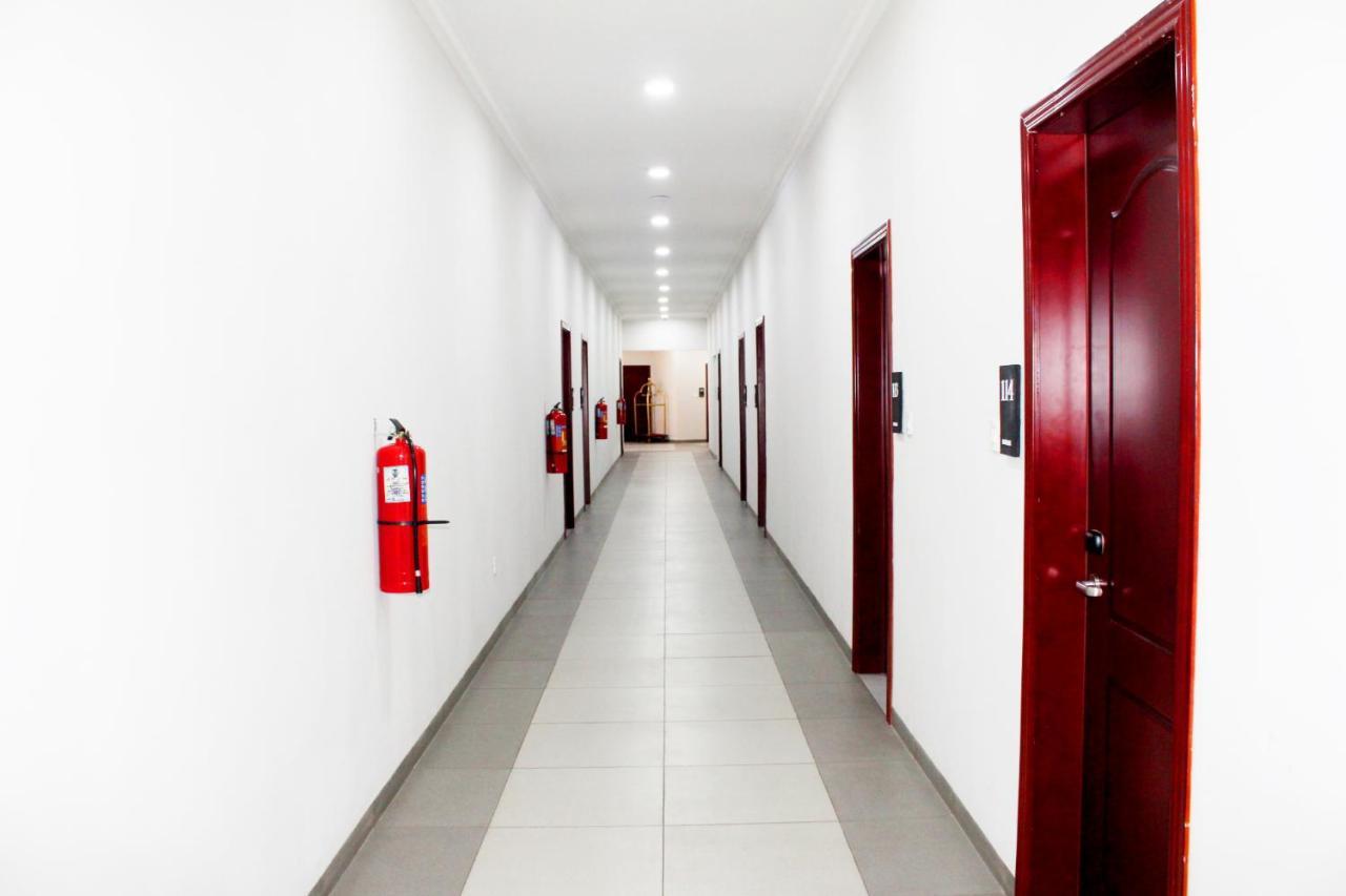 Ixoras Hotel Киншаса Экстерьер фото