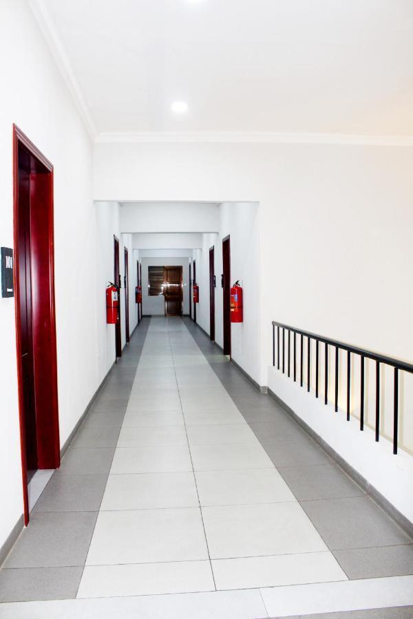 Ixoras Hotel Киншаса Экстерьер фото