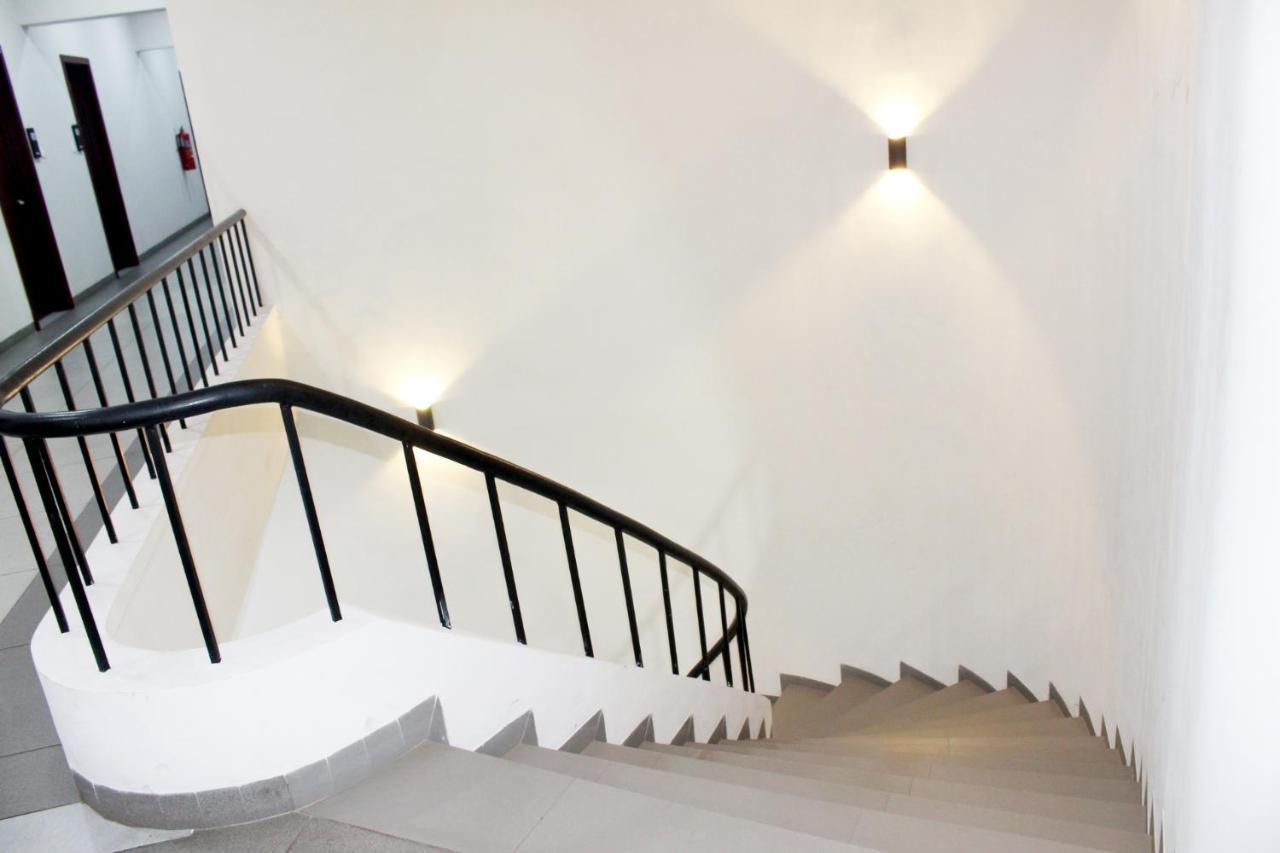 Ixoras Hotel Киншаса Экстерьер фото