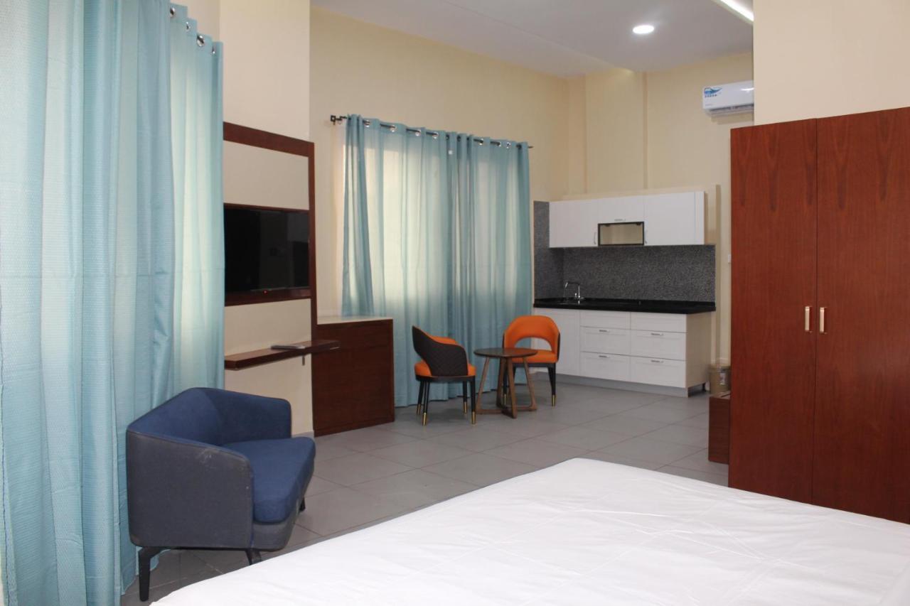 Ixoras Hotel Киншаса Экстерьер фото