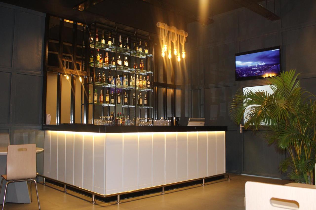 Ixoras Hotel Киншаса Экстерьер фото